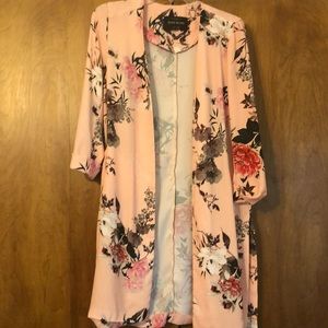 *****DONATING SOON**** Floral kimono